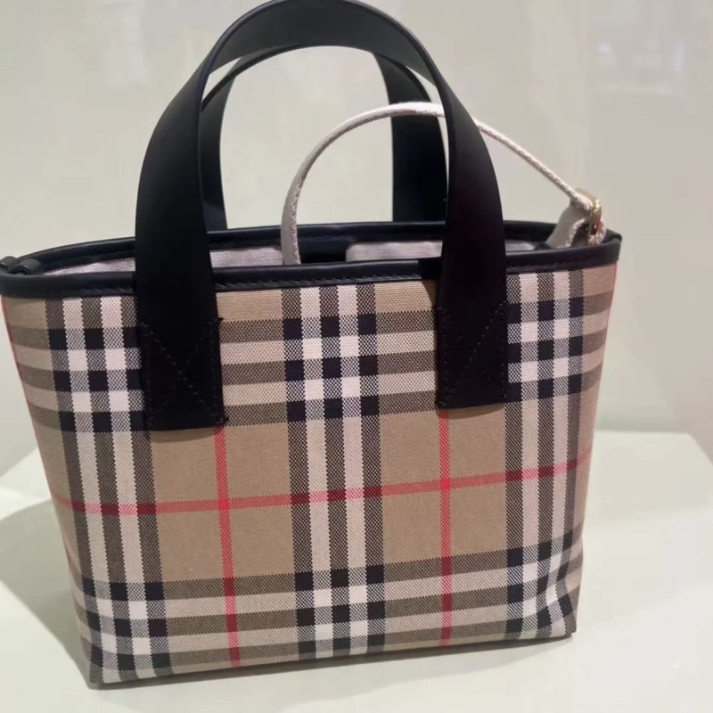 B**rry shopping bags